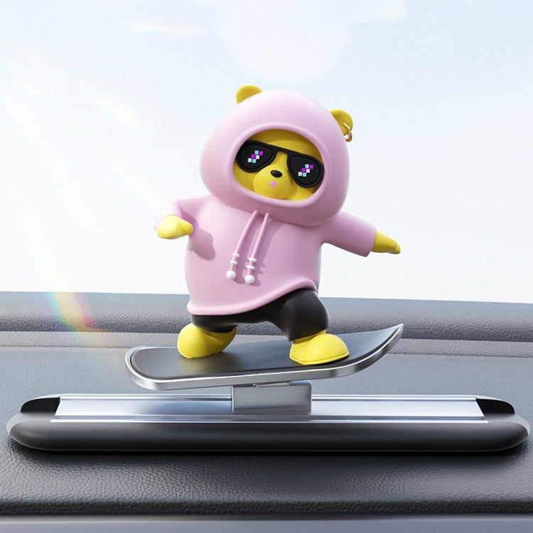 Compact size demonstration (6.5cm height) of skateboard bear
